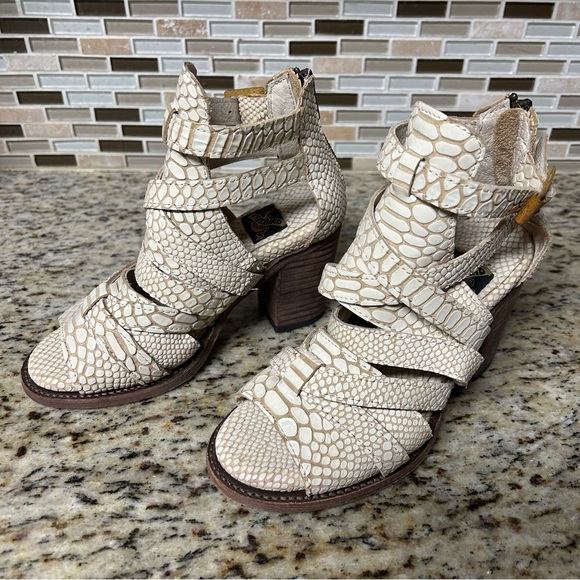 Freebird Claw Sandal Block Heel in White Snake Size 6 - Picture 4 of 13